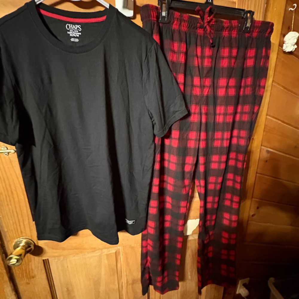 NFS-SOLD-VEGAS_POSH 
Chaps Black Tee with Red Plaid Pajama Pants Set